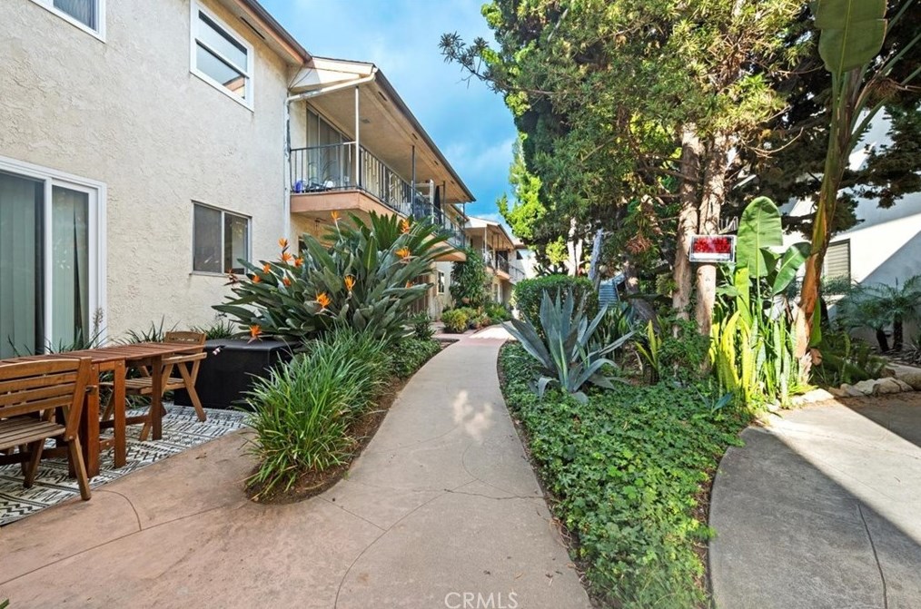 1415 Appleton St, Long Beach, CA 90802-4013