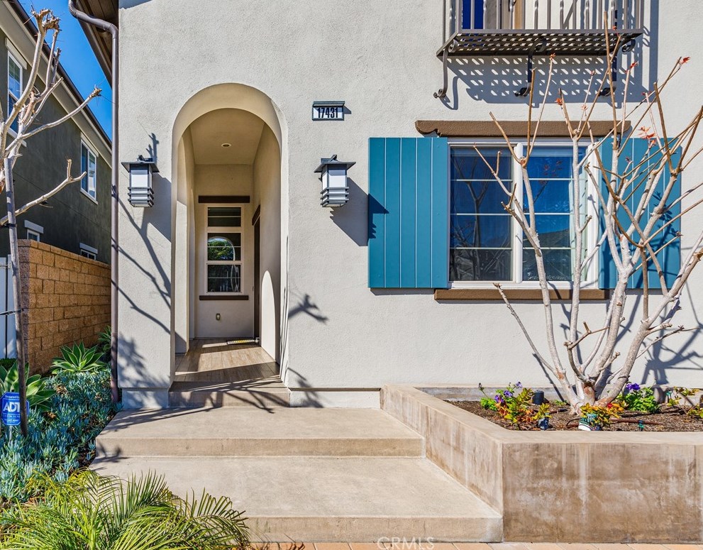 17431 Oakbluffs Ln, Huntington Beach, CA 92649