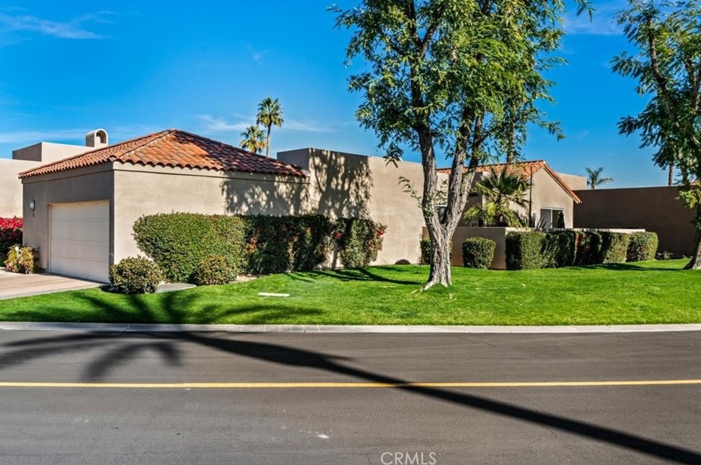 82 Lakeshore Dr, Rancho Mirage, CA 92270