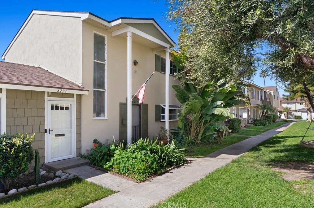 8225 Deerfield Dr, Huntington Beach, CA 92646-6719