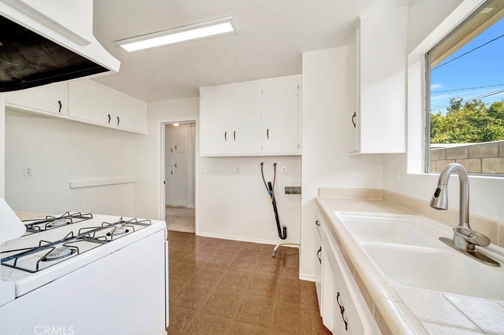 276 Costa Mesa St, Costa Mesa CA  92627-2230 exterior