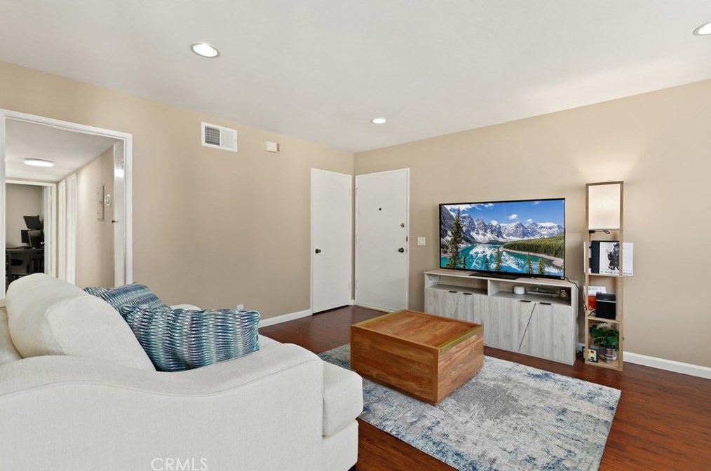 4361 Larwin Ave, Cypress CA  90630-4151 exterior