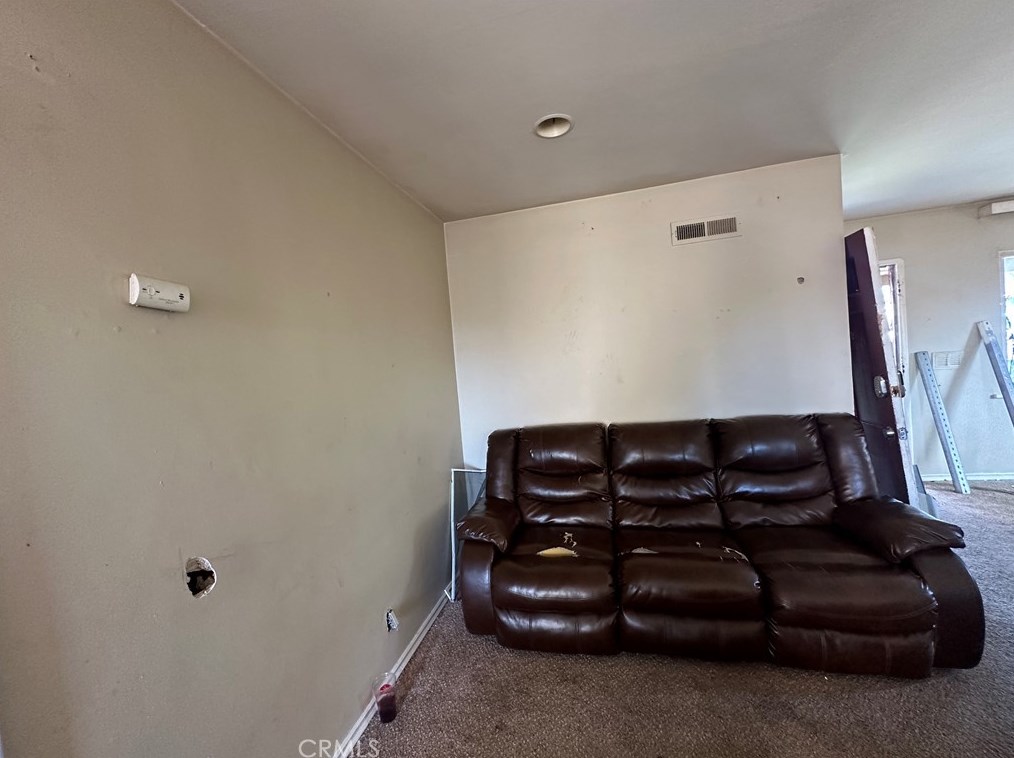 240 Wilart Pl, Pomona CA  91768-1752 exterior