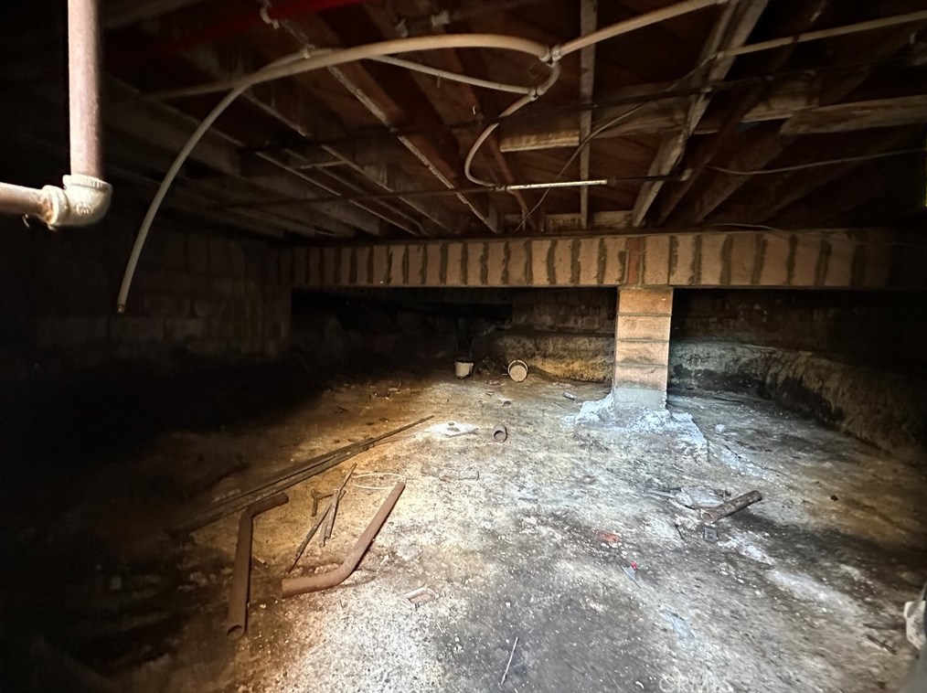 240 Wilart Pl, Pomona CA  91768-1752 exterior