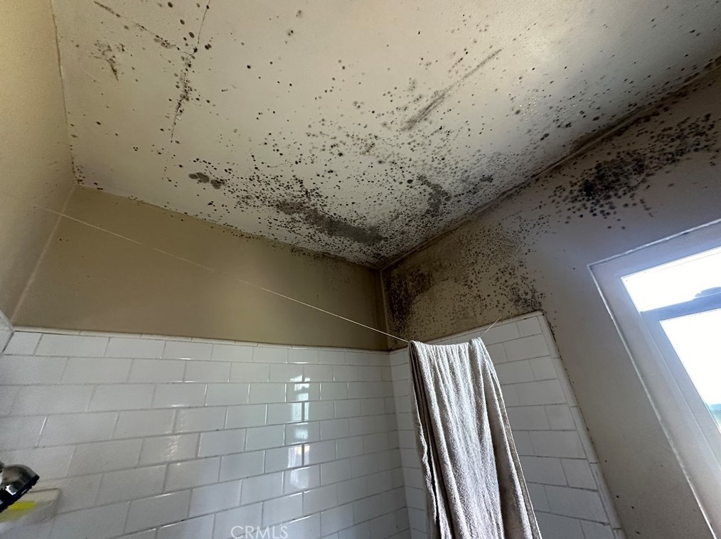 240 Wilart Pl, Pomona CA  91768-1752 exterior