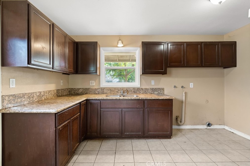 218 Mtn Vw St, Santa Ana CA 92703-4021 exterior