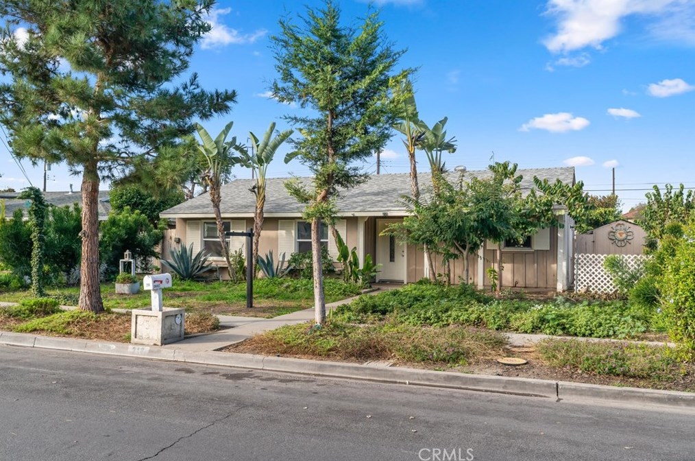 218 Mtn Vw St, Santa Ana CA 92703-4021 exterior