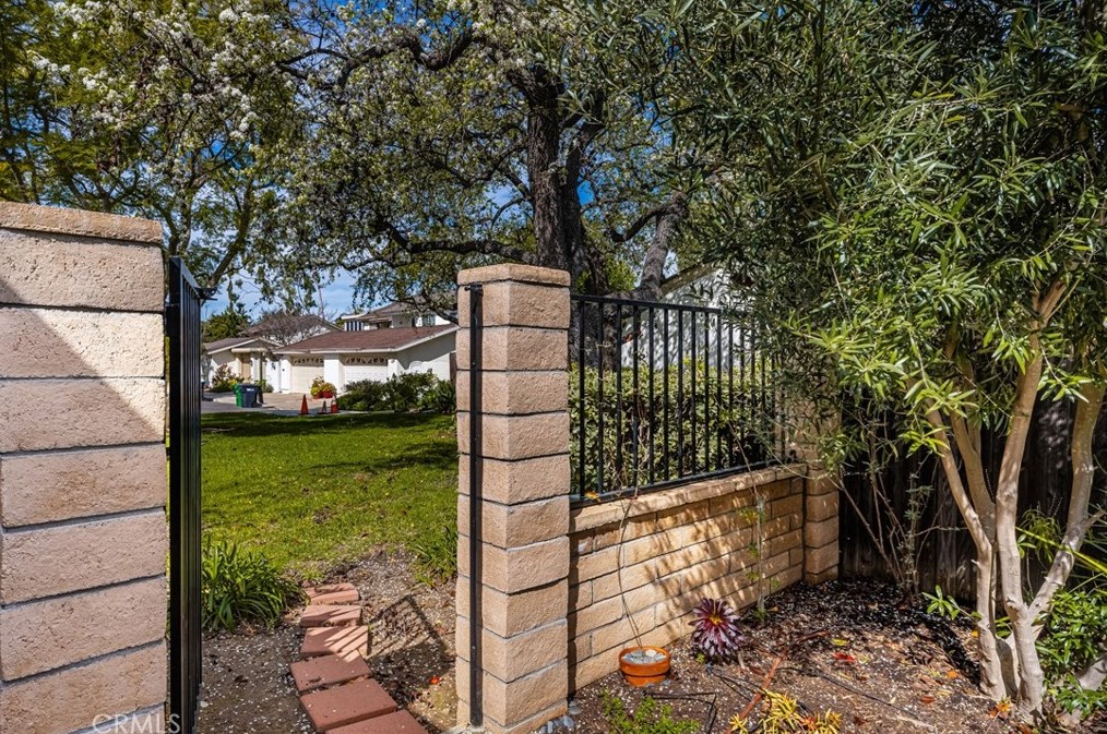6 Spicewood Way, Irvine CA  92612-2721 exterior