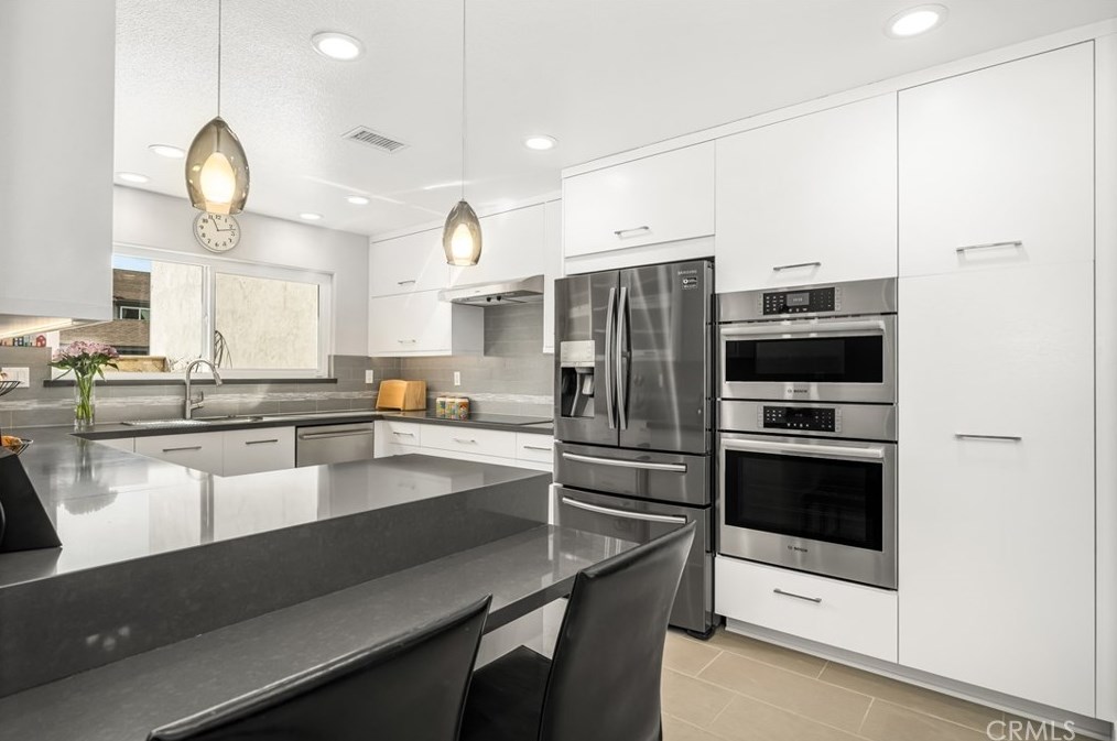 6 Spicewood Way, Irvine CA  92612-2721 exterior