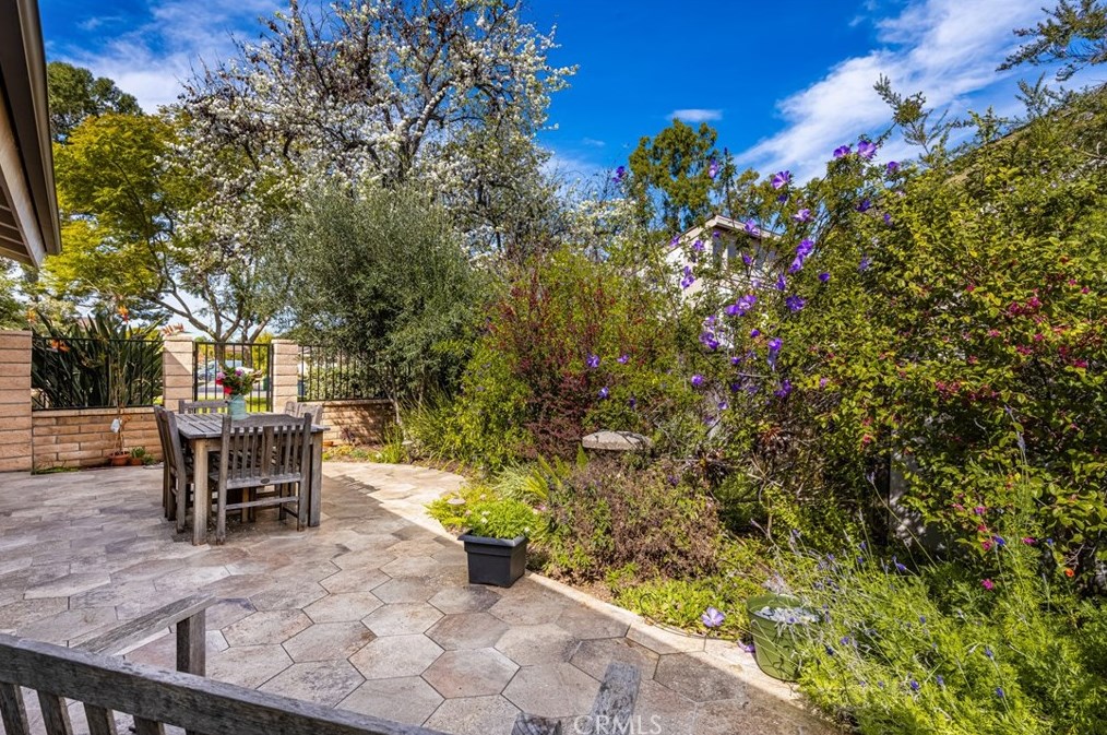 6 Spicewood Way, Irvine CA  92612-2721 exterior