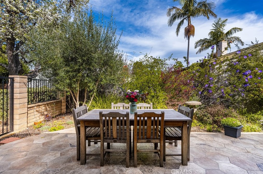6 Spicewood Way, Irvine CA  92612-2721 exterior