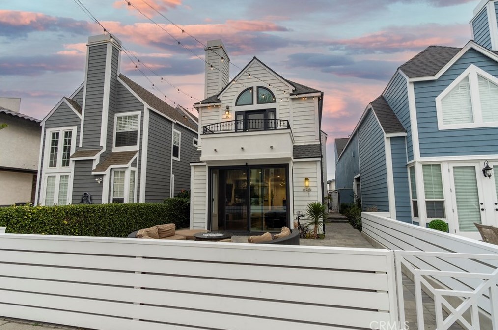 606 21st St, Huntington Beach CA  92648-3319 exterior