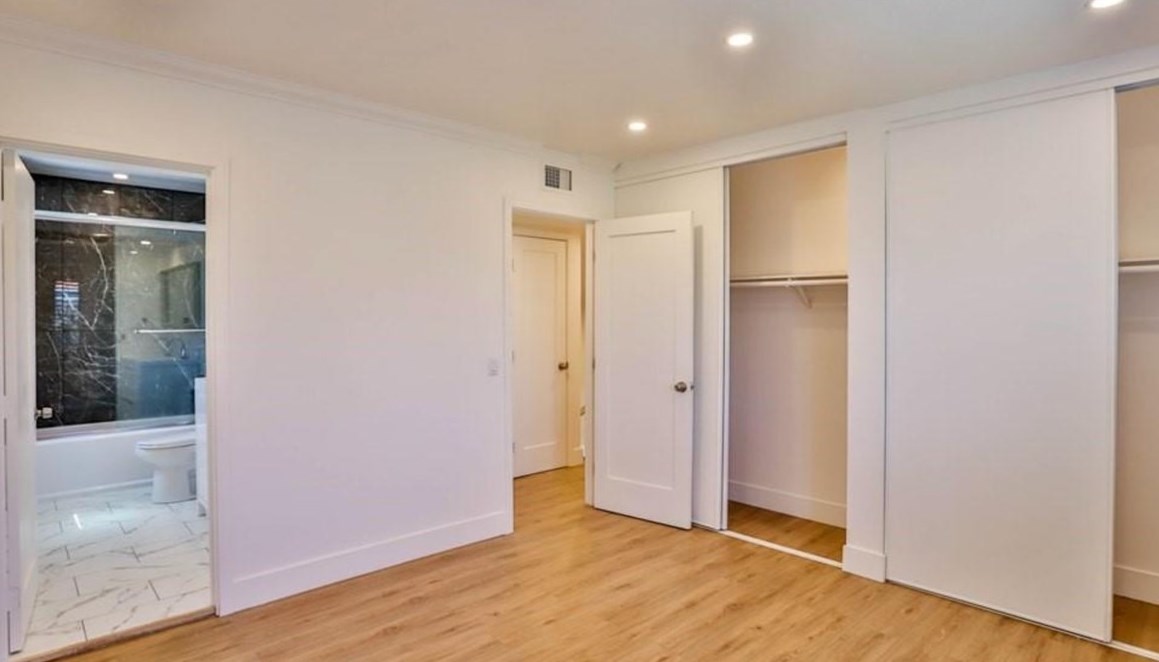 8571 Mossford Dr, Huntington Beach CA  92646-3944 exterior
