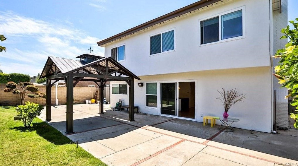 8571 Mossford Dr, Huntington Beach CA  92646-3944 exterior