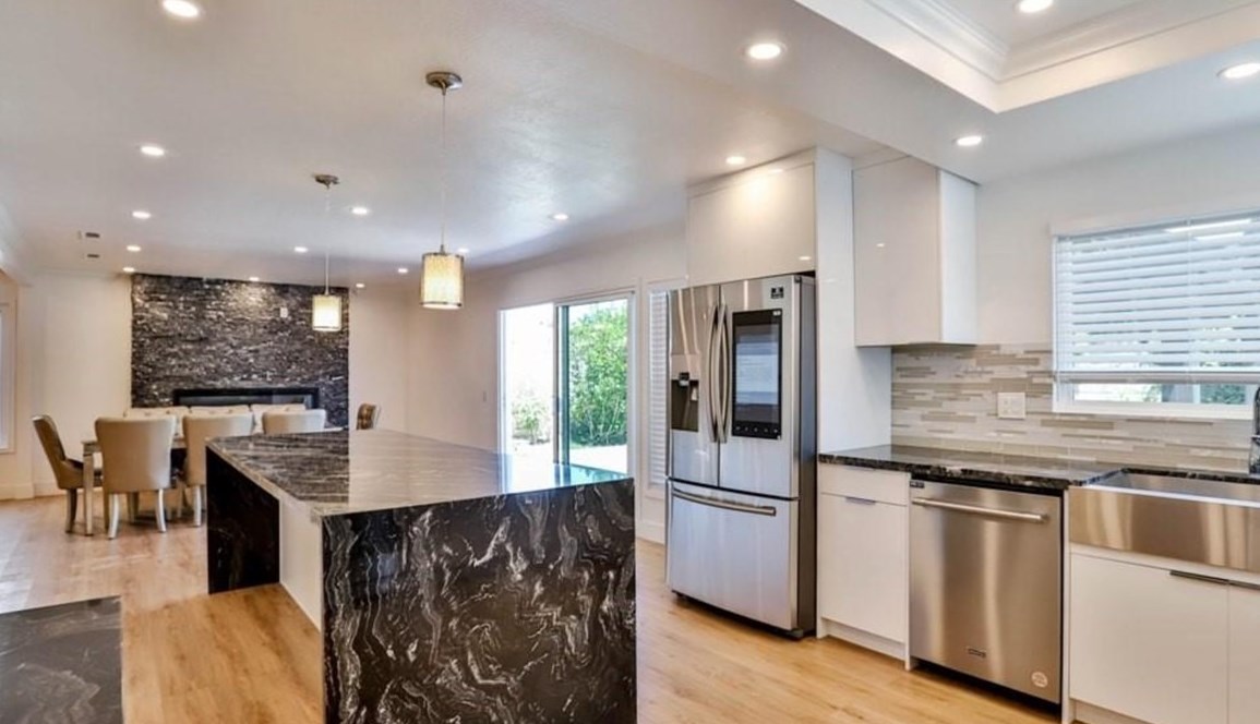 8571 Mossford Dr, Huntington Beach CA  92646-3944 exterior