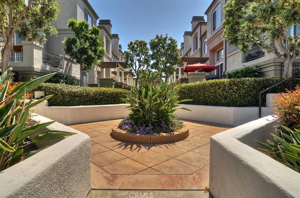 6252 Surfpoint Cir, Huntington Beach, CA 92648