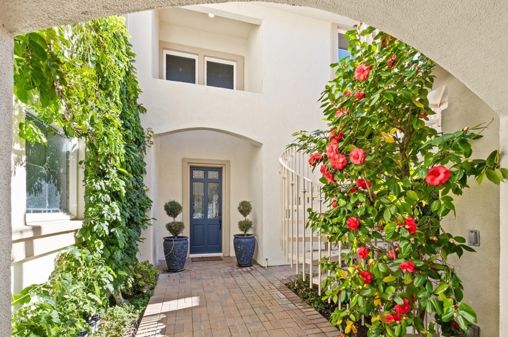 18 Prestwick Ct, Trabuco Canyon CA  92679-5001 exterior