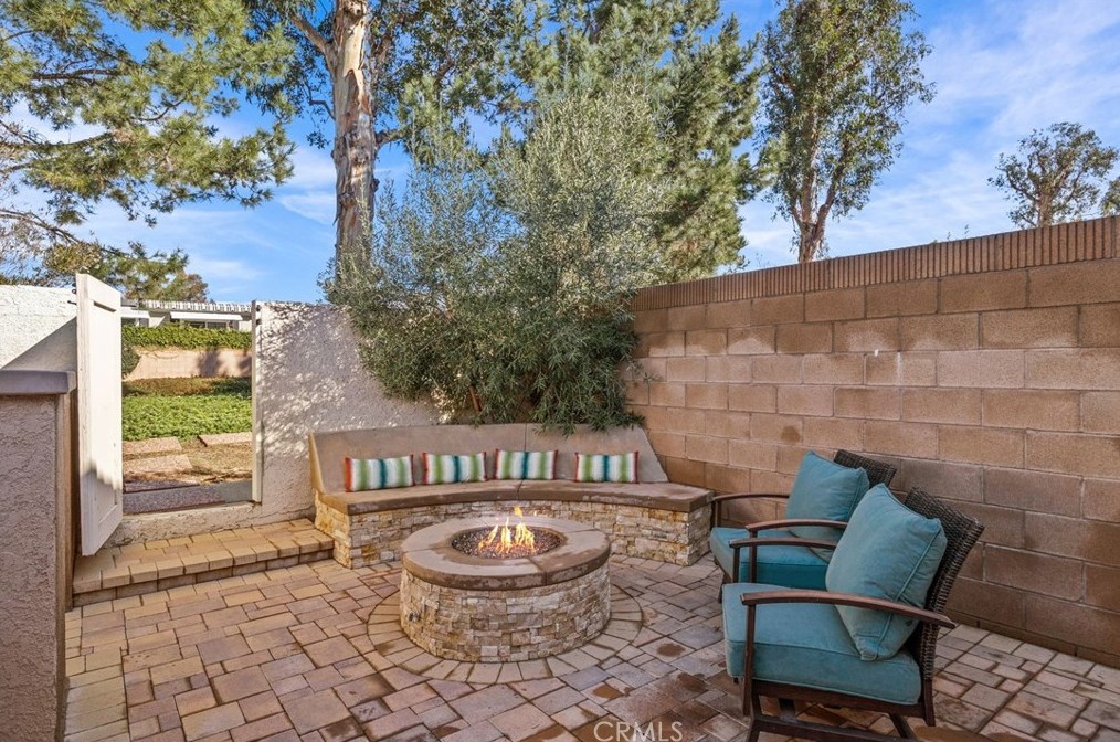 12 Cape Cod, Irvine CA  92620-2711 exterior