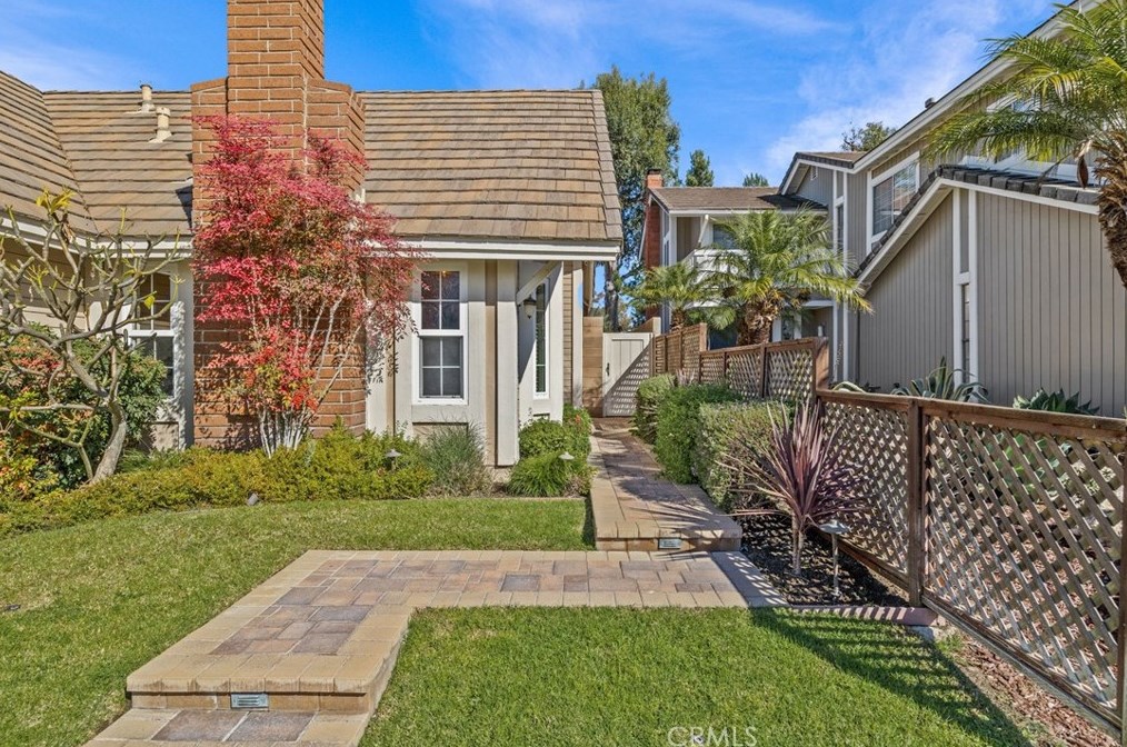 12 Cape Cod, Irvine CA  92620-2711 exterior