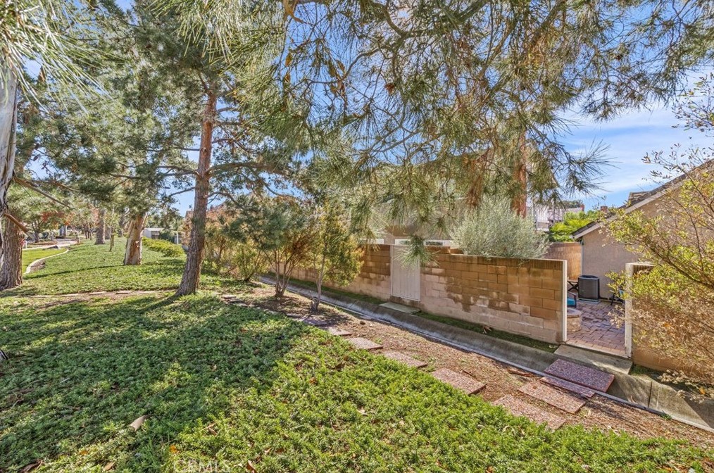 12 Cape Cod, Irvine CA  92620-2711 exterior