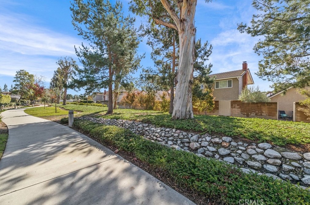 12 Cape Cod, Irvine CA  92620-2711 exterior