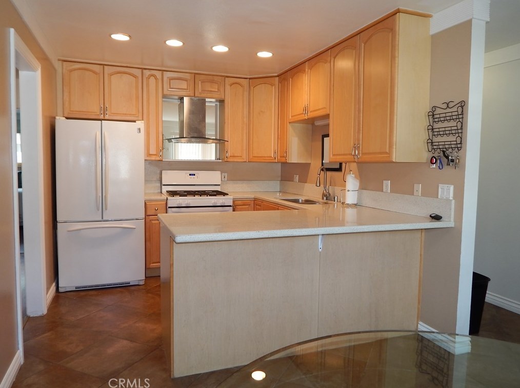7551 Amazon Dr #b, Huntington Beach, CA 92647