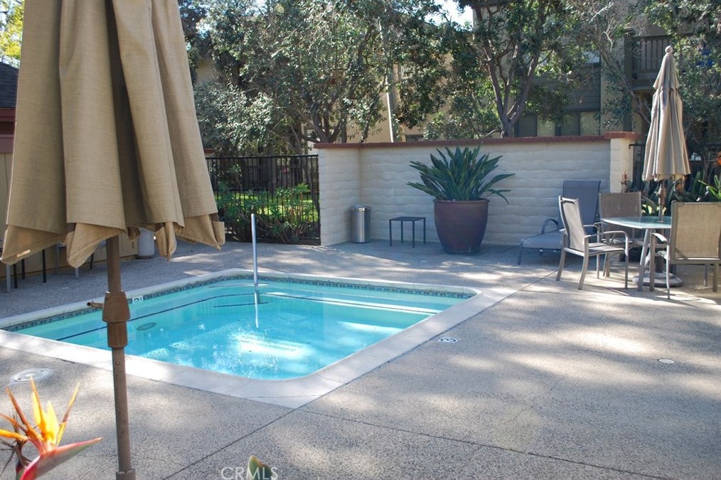 36 Rainbow Rdg, Irvine, CA 92603-3729