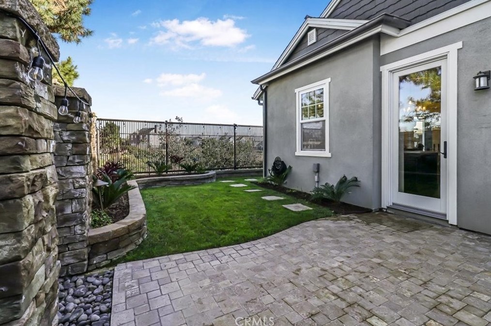 4711 Winthrop Dr, Huntington Beach CA  92649-6418 exterior