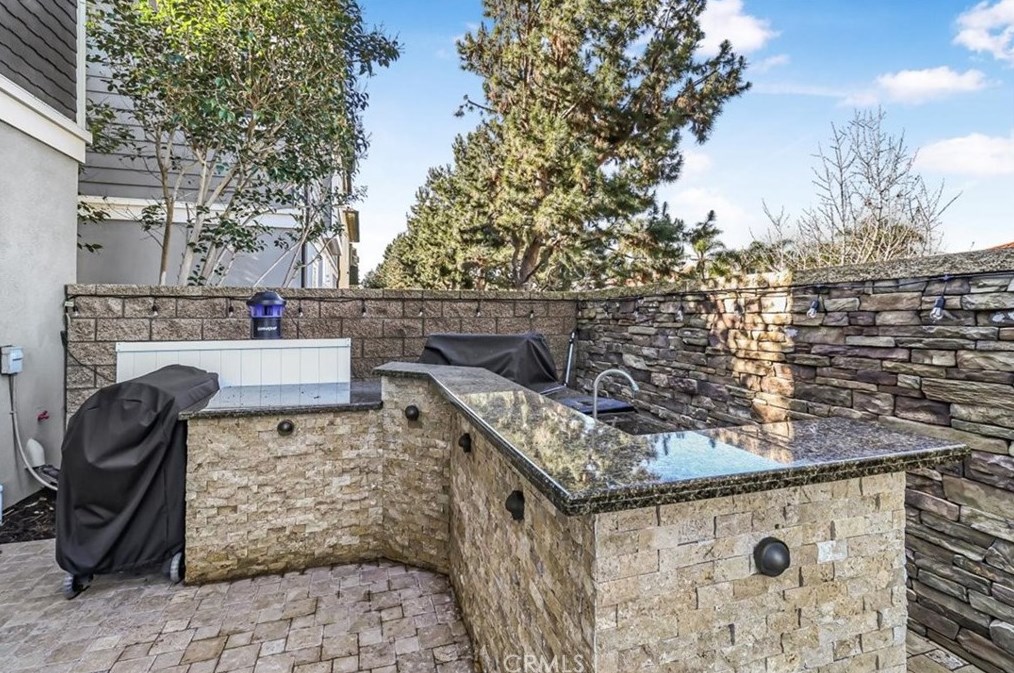4711 Winthrop Dr, Huntington Beach CA  92649-6418 exterior