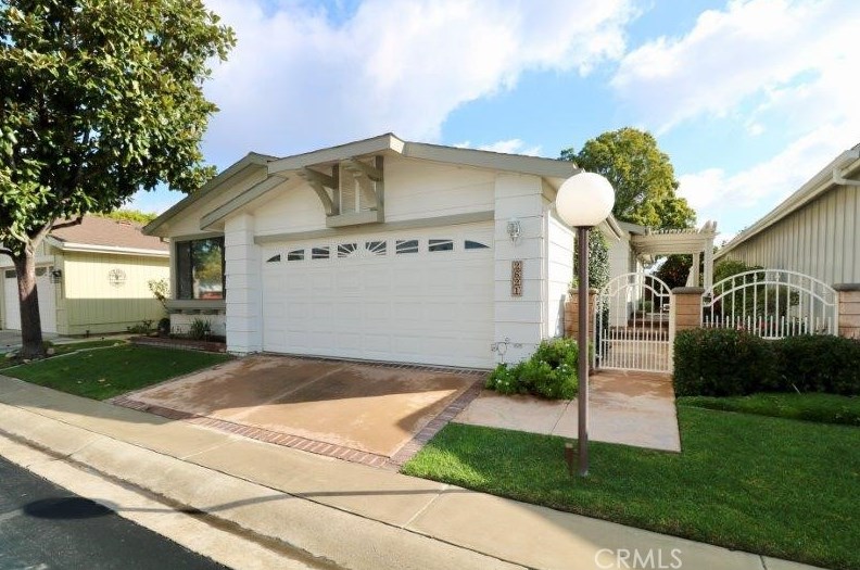 2621 Park Lk, Santa Ana, CA 92705-6976