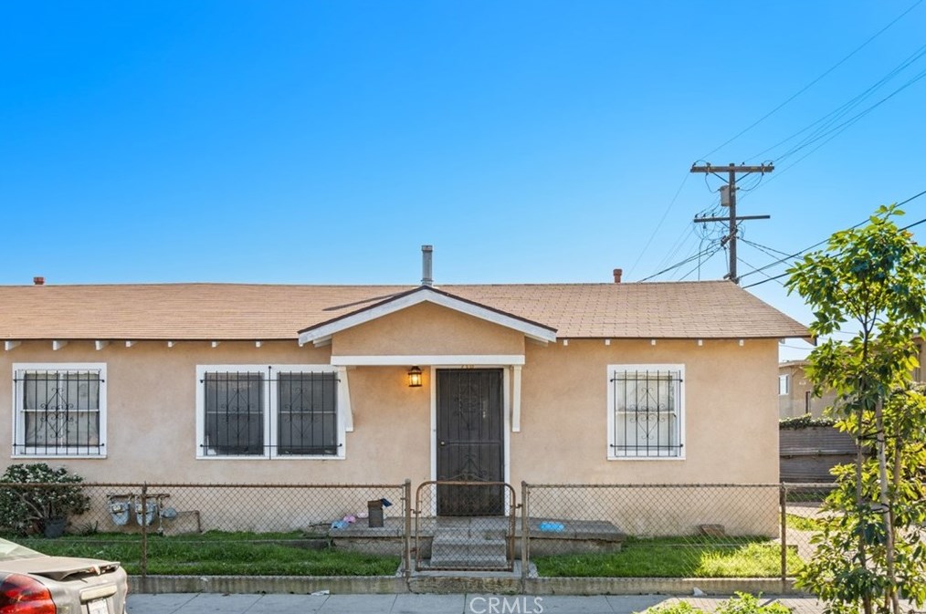 710 70th St, Los Angeles, CA 90044-6215