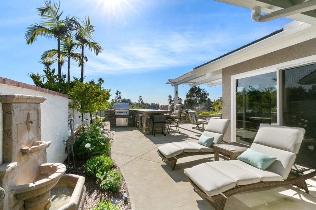 24252 Cherry Hills Pl, Laguna Beach CA  92677-2474 exterior