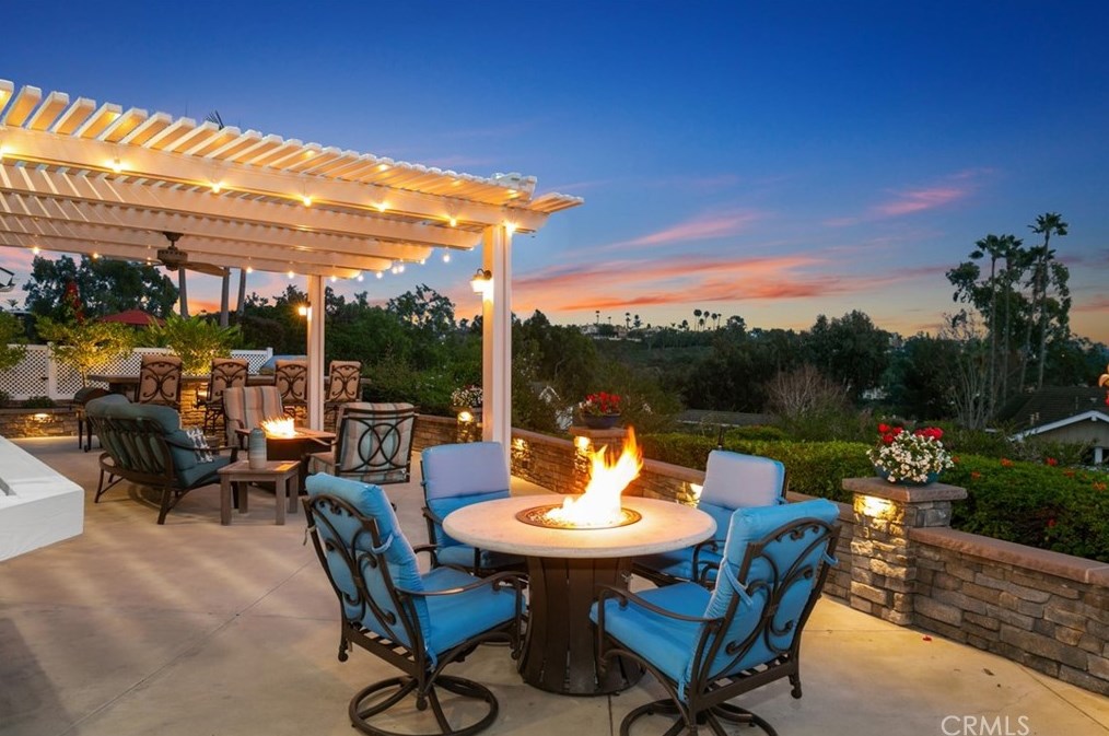 24252 Cherry Hills Pl, Laguna Beach CA  92677-2474 exterior