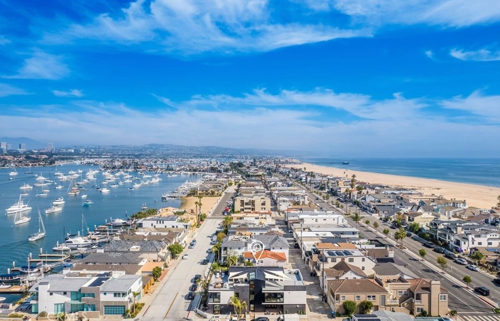 1027 W Bay Ave, Newport Beach, CA 92663