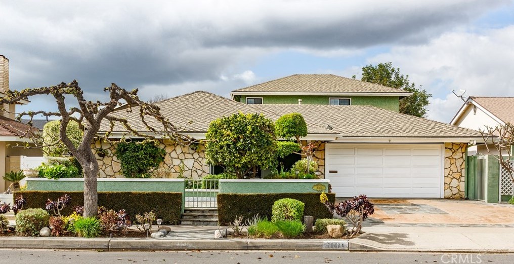 16401 Serenade Ln, Huntington Beach, CA 92647