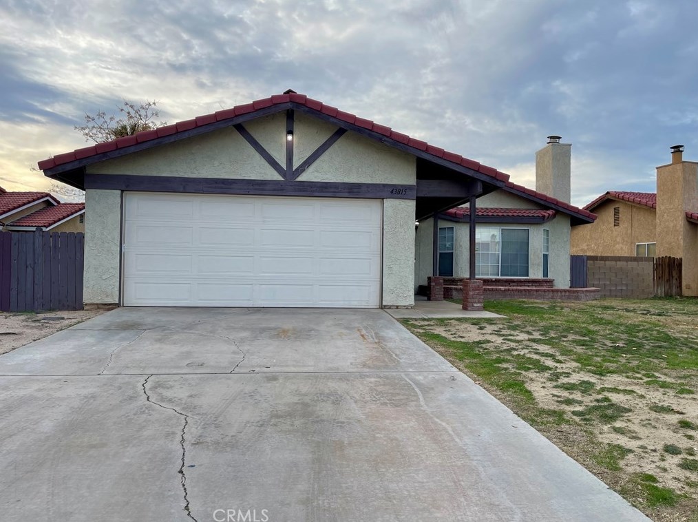 43815 David St, Lancaster, CA 93535