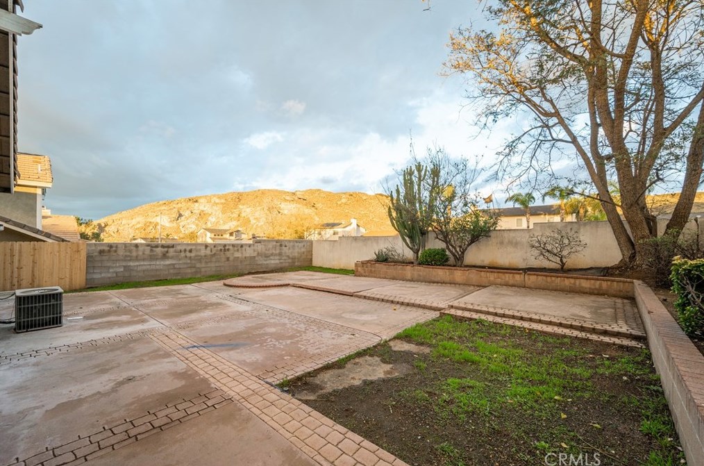 11991 Ocotillo Dr, Fontana CA  92337-2867 exterior