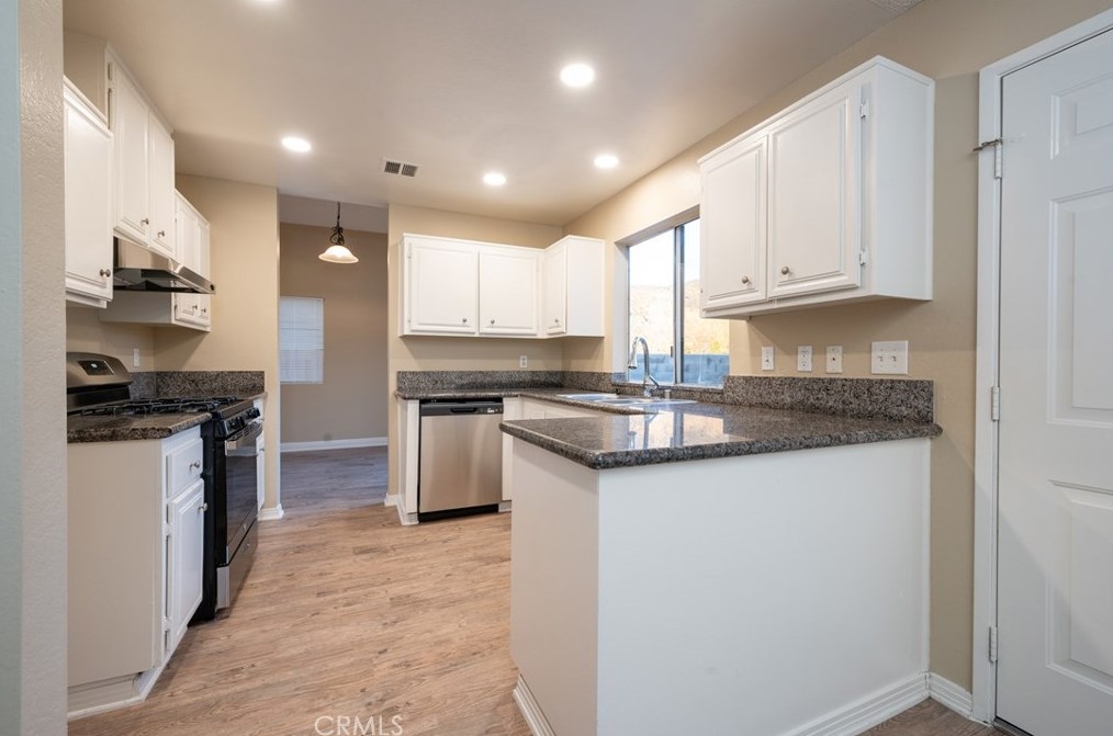 11991 Ocotillo Dr, Fontana CA  92337-2867 exterior