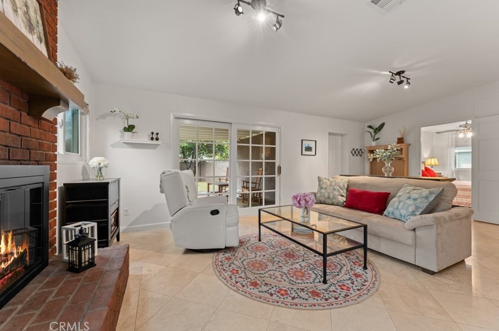 5441 Premiere Ave, Lakewood CA  90712-2009 exterior