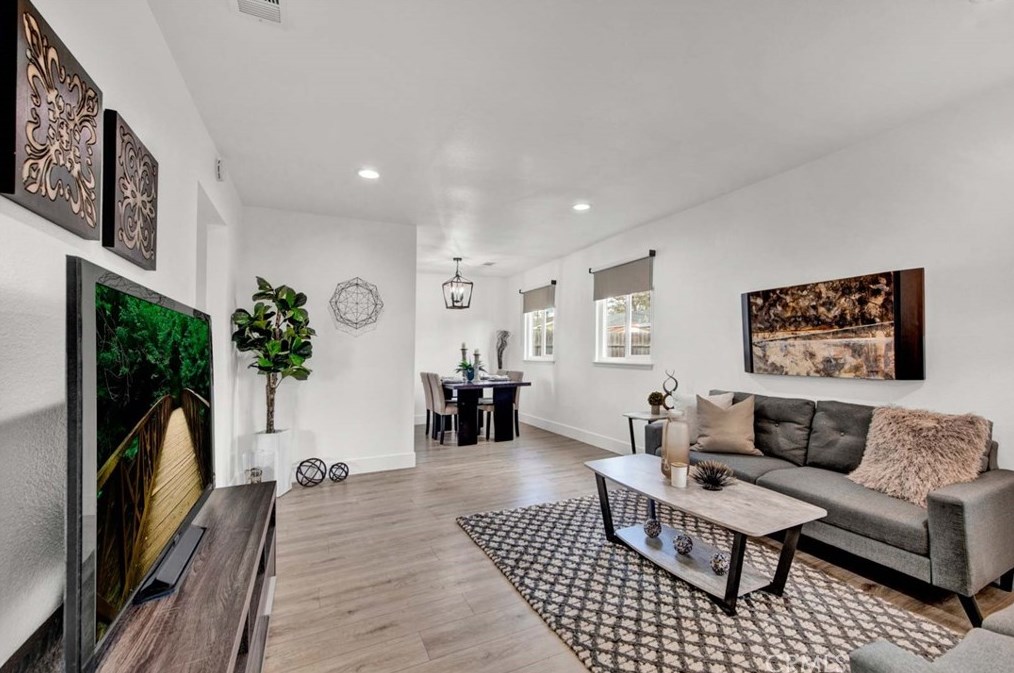 557 Rosalind Dr, Orange CA  92869-5107 exterior