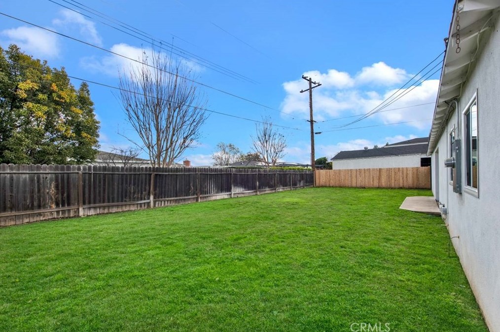 557 Rosalind Dr, Orange CA  92869-5107 exterior