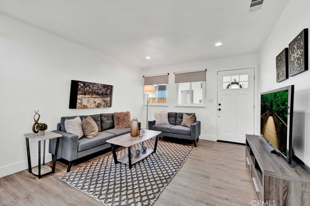 557 Rosalind Dr, Orange CA  92869-5107 exterior
