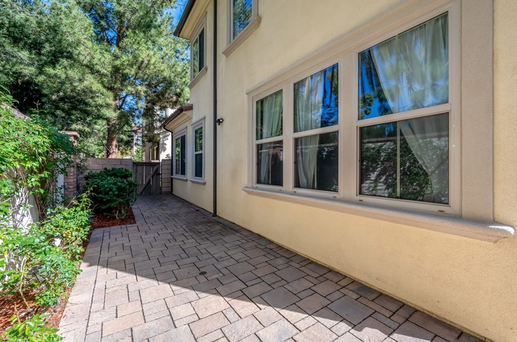 61 Serenity, Irvine CA  92618-1511 exterior