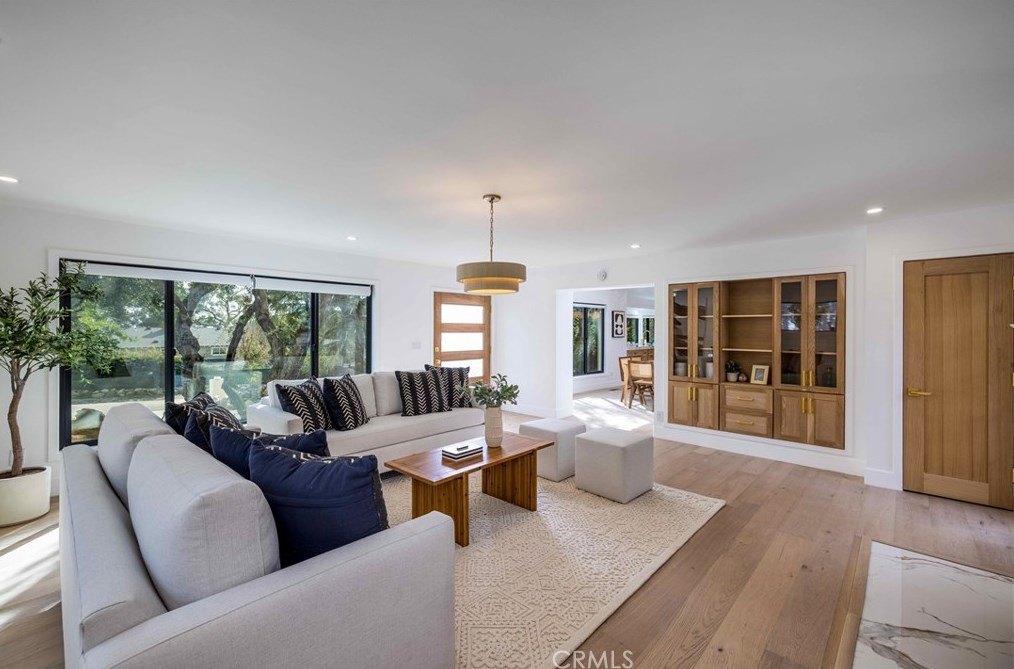 2457 Laughlin Ave, Glendale, CA 91214