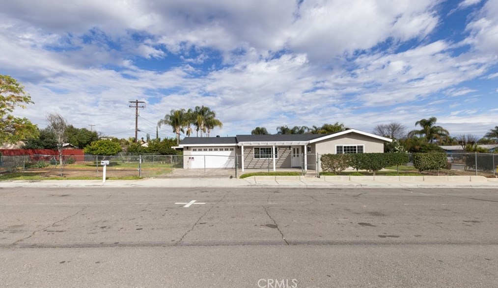 1194 Perrisito St, Perris, CA 92570-4536