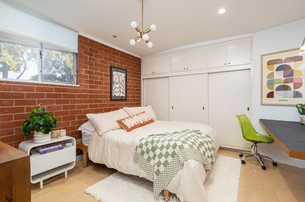 1062 Tehachapi Dr, Long Beach CA  90807-2452 exterior