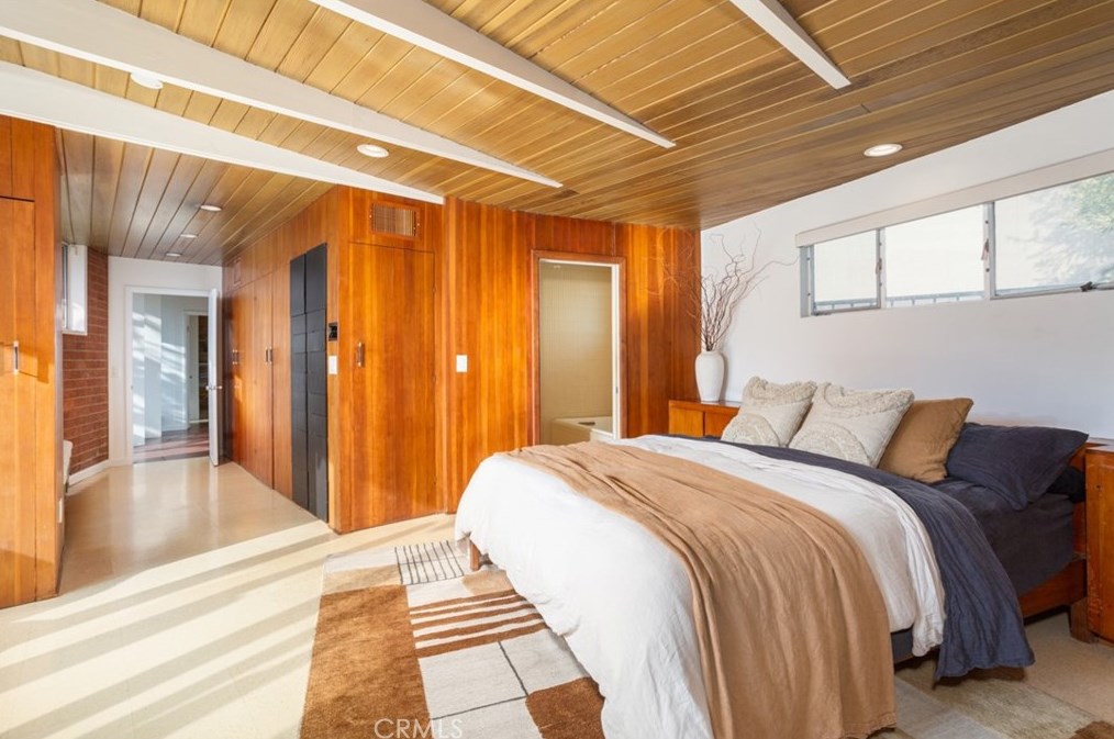 1062 Tehachapi Dr, Long Beach CA  90807-2452 exterior