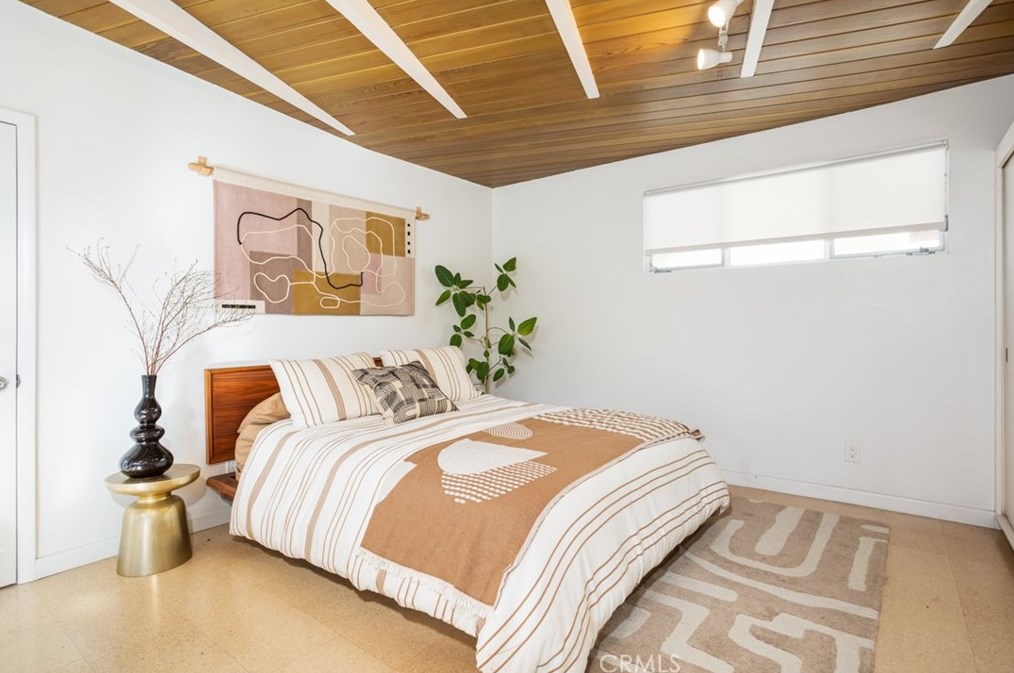 1062 Tehachapi Dr, Long Beach CA  90807-2452 exterior