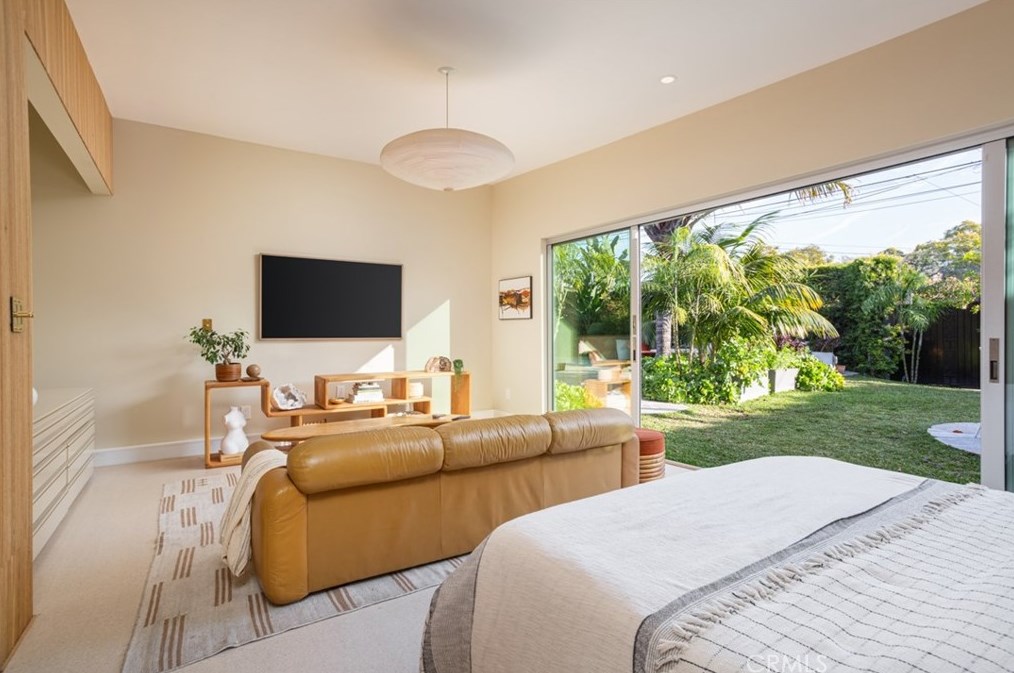 1062 Tehachapi Dr, Long Beach CA  90807-2452 exterior