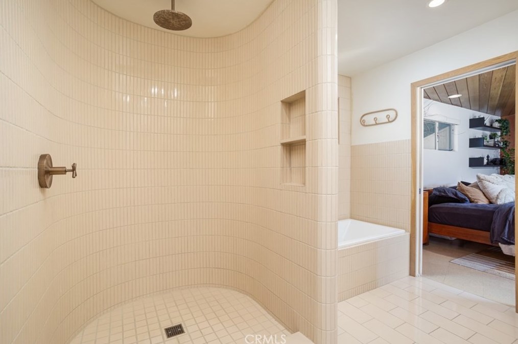 1062 Tehachapi Dr, Long Beach CA  90807-2452 exterior